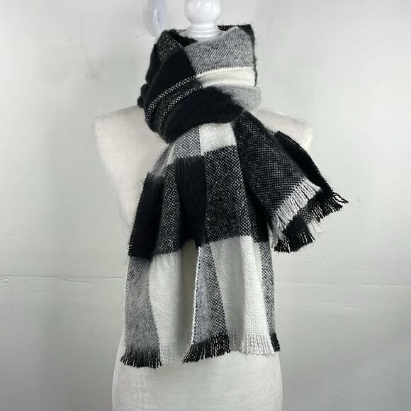 SCARF Chunky Warm Cozy large block plaid rectangular scarf black and white - Picture 1 of 11